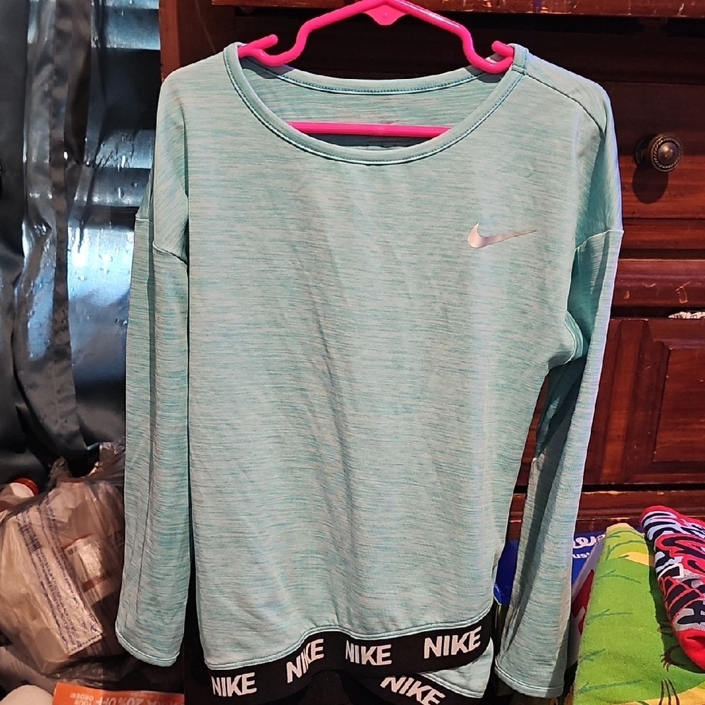 !!.         Girls Size 6 Blue Long Sleeve Top